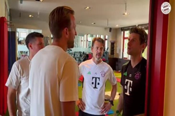 مولر يستقبل هاري مكين